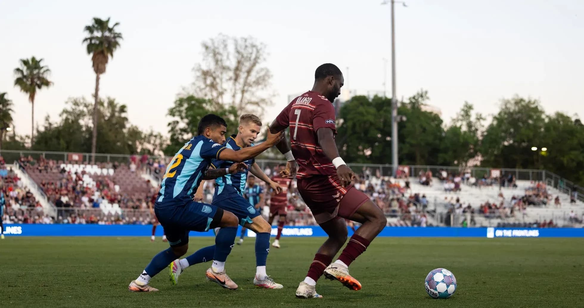 Loudoun United player dribbling past Richmond Kickers