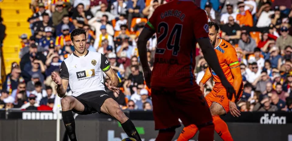 Valencia player preparing to pass the ball