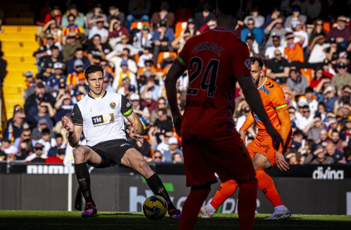 Valencia player preparing to pass the ball