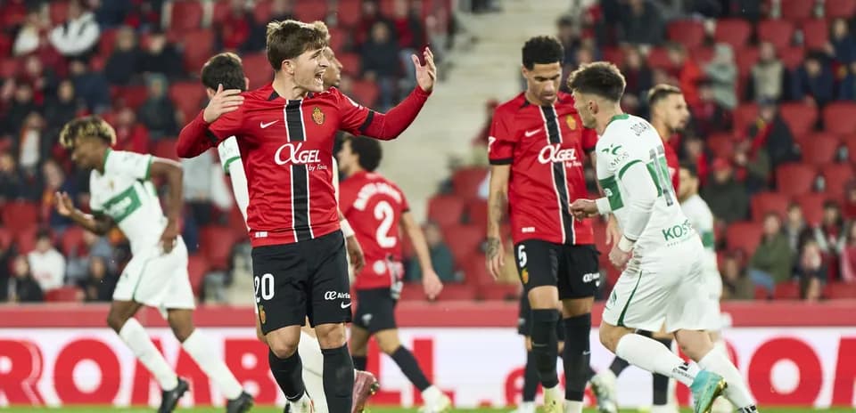 Players celebrating during Elche vs Mallorca match