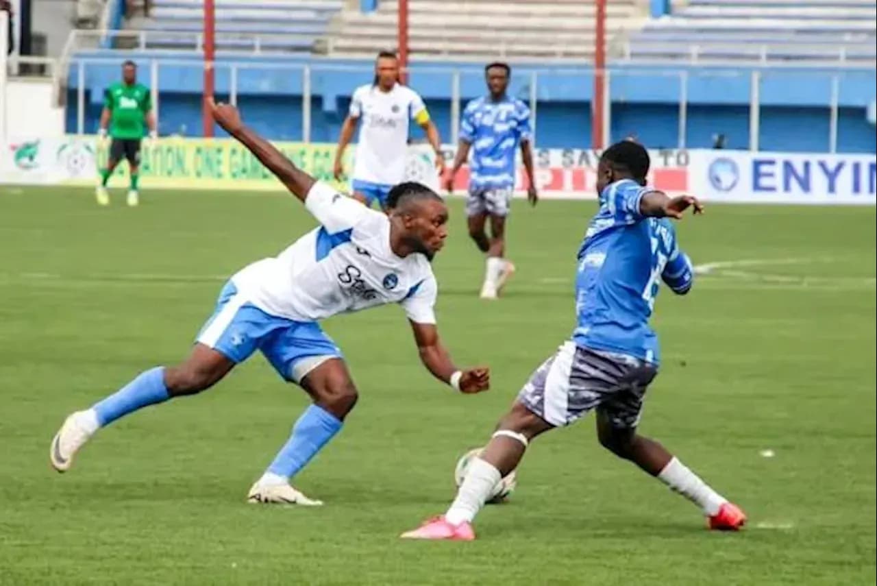 Players competing for the ball during match