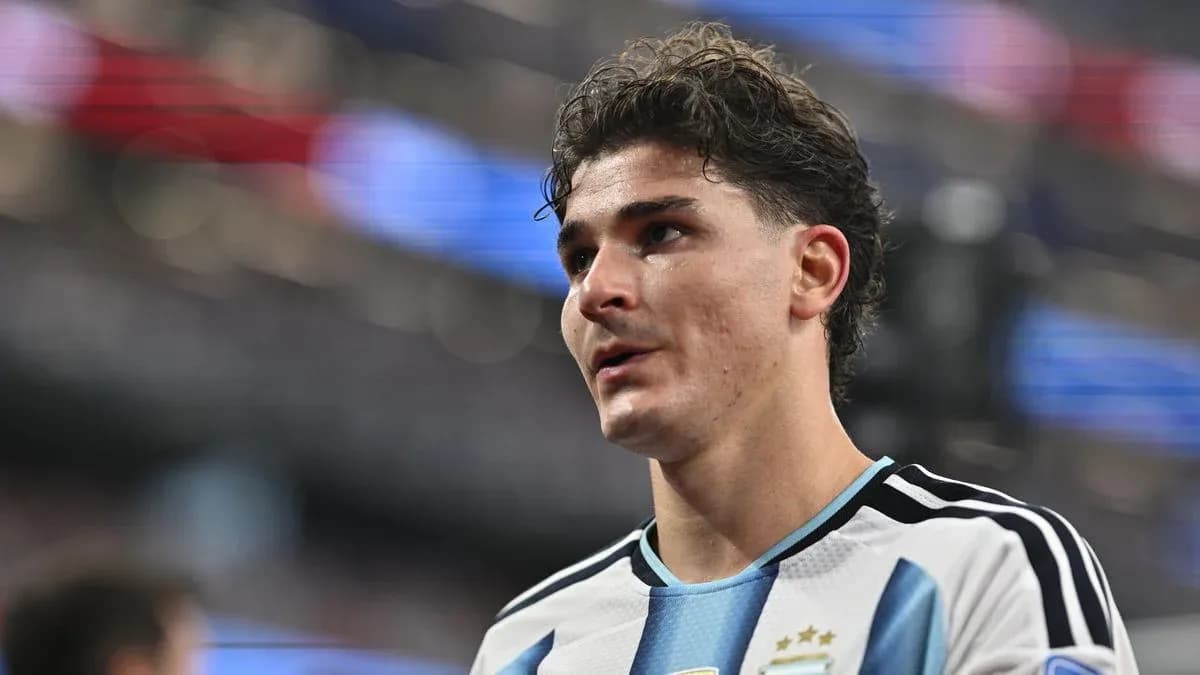 Player in Argentina jersey during match preparation