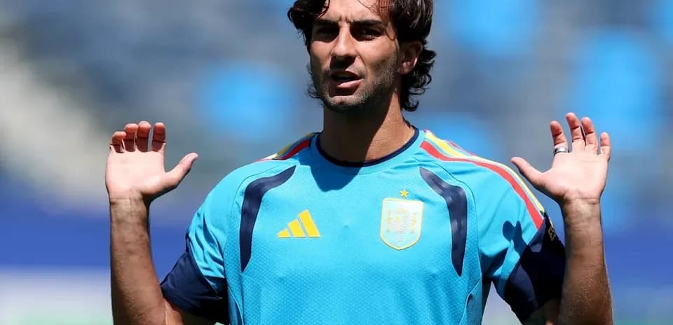 Player practicing during training session in Spain kit