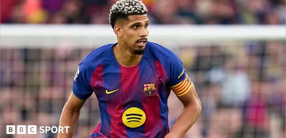 Player in FC Barcelona kit during match action