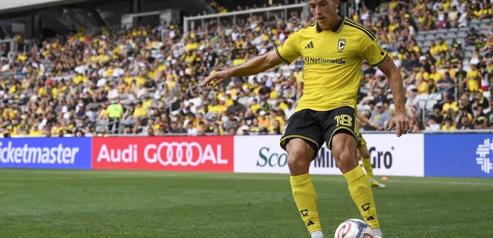 Columbus Crew player preparing to take a corner