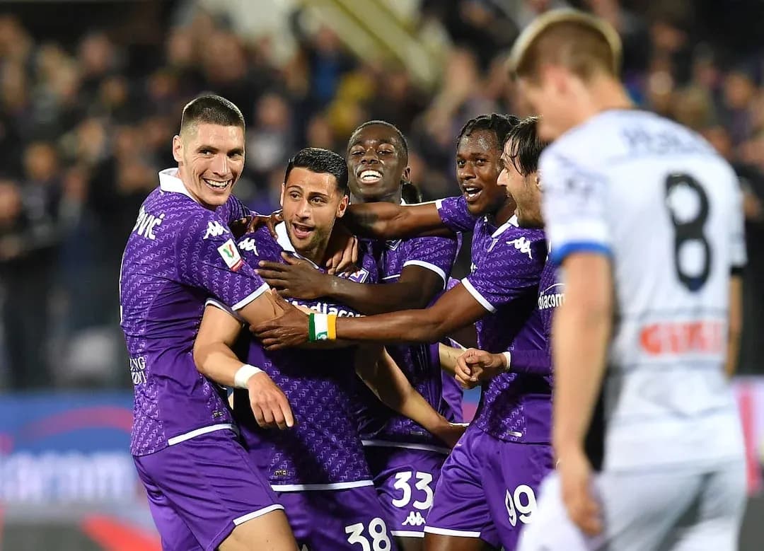 Fiorentina players celebrating a goal during match