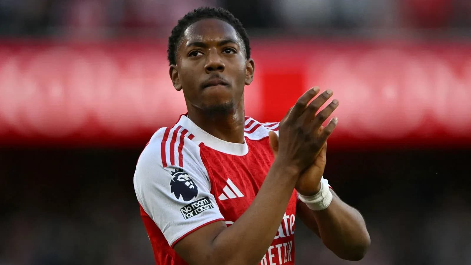 Player applauding fans in Arsenal jersey