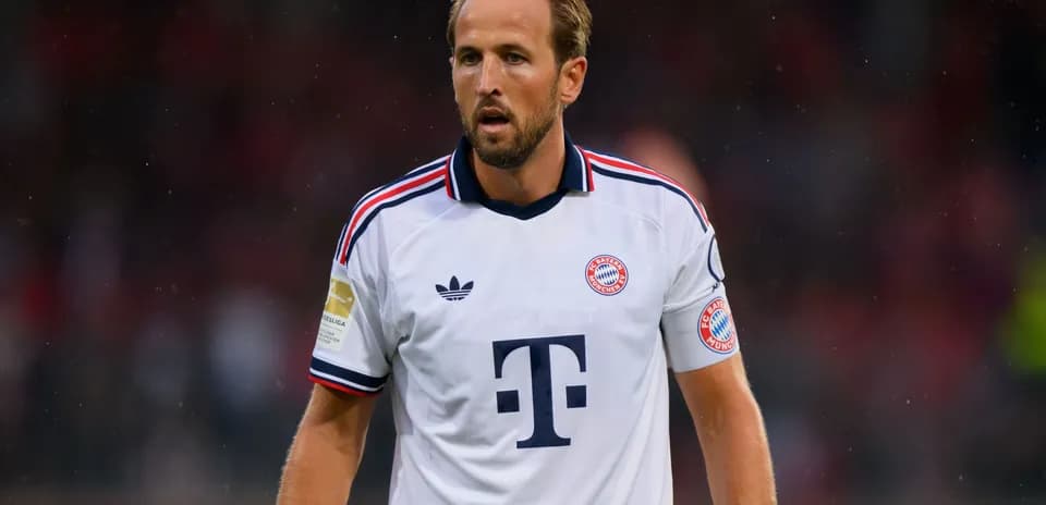 Player wearing Bayern Munich kit on field
