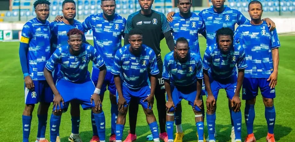 Plateau United team posing for match photo