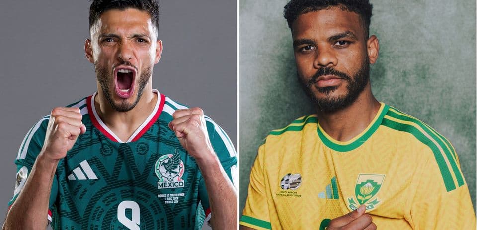 Mexican and South African players posing for match