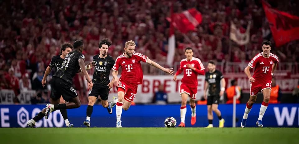 Bayern München players in action during match