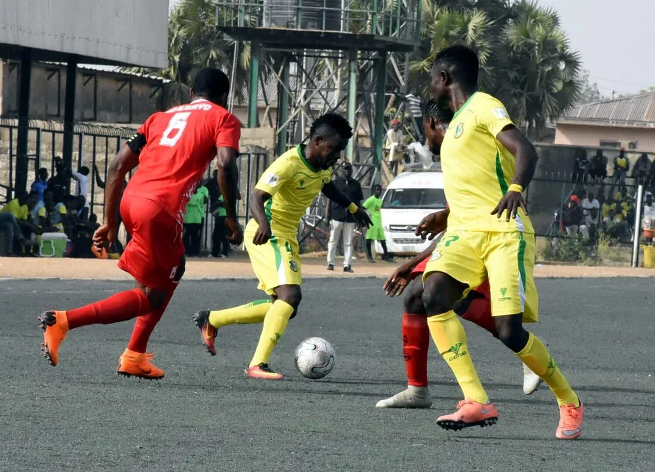Players competing for the ball in NPFL match