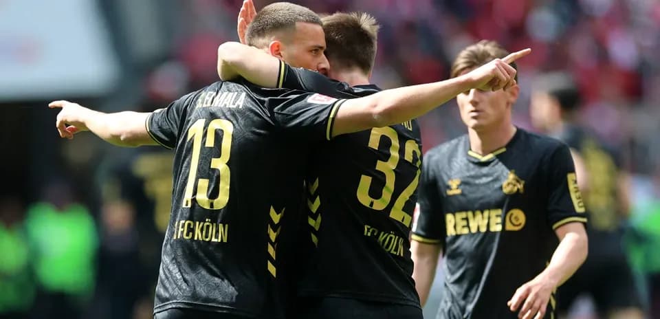 FC Köln players celebrating a goal on the pitch