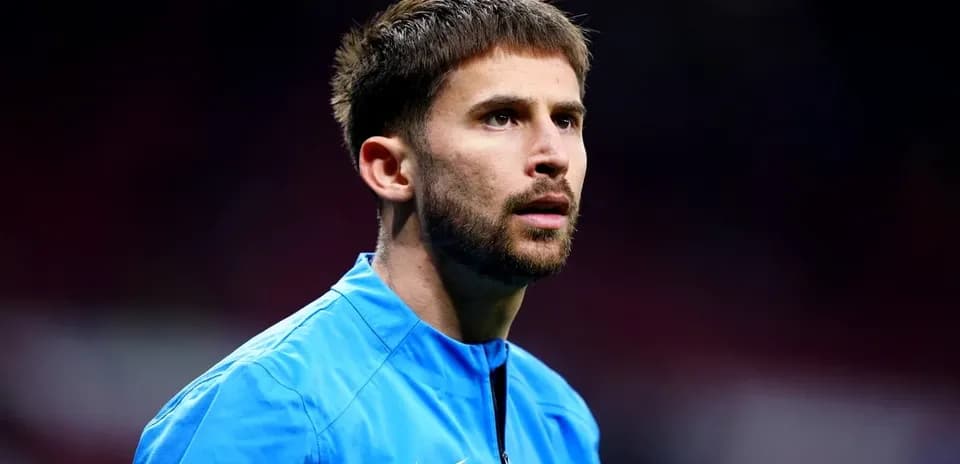 Player in blue jersey before the match