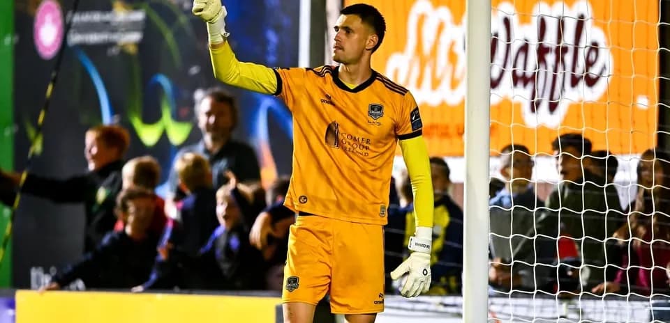 Goalkeeper signaling to teammates during a match