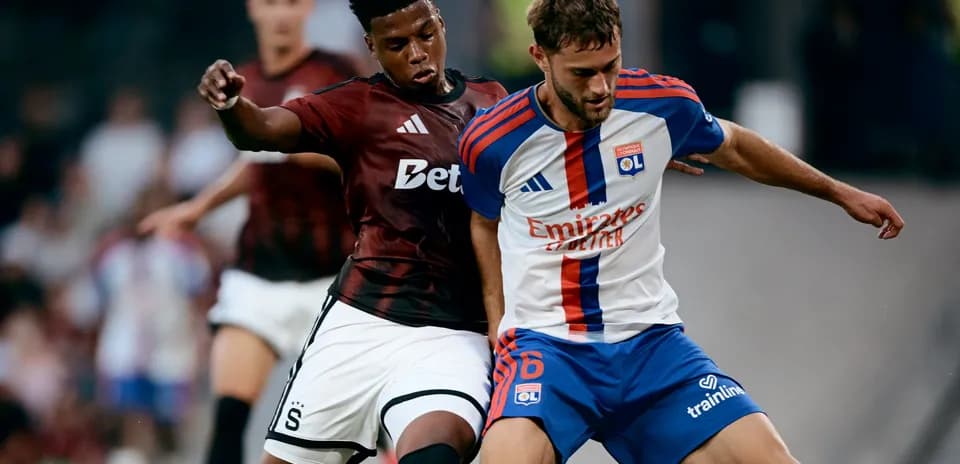 Lyon player challenging Sparta Praha opponent for the ball
