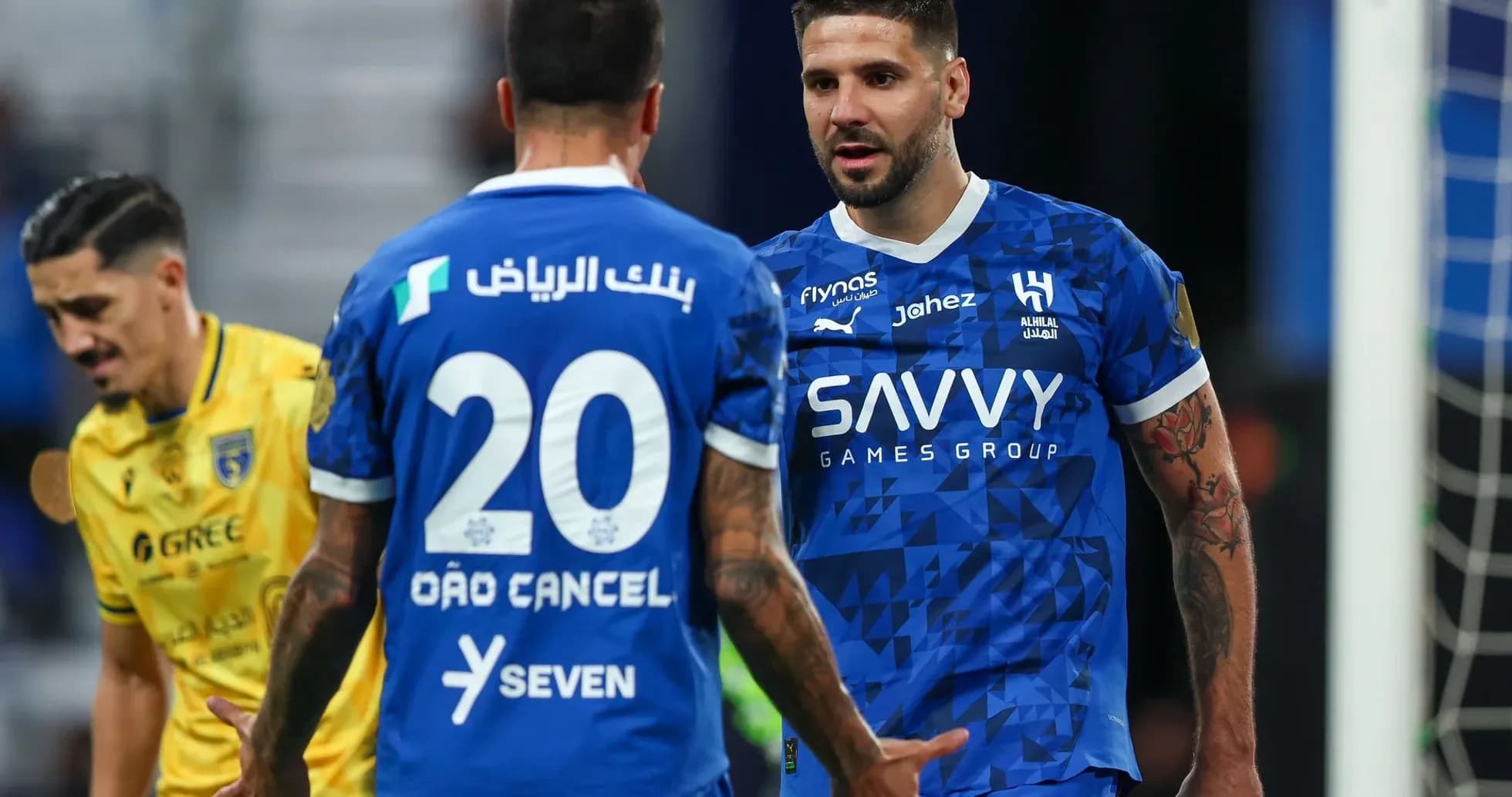 Players discussing during Al-Hilal match