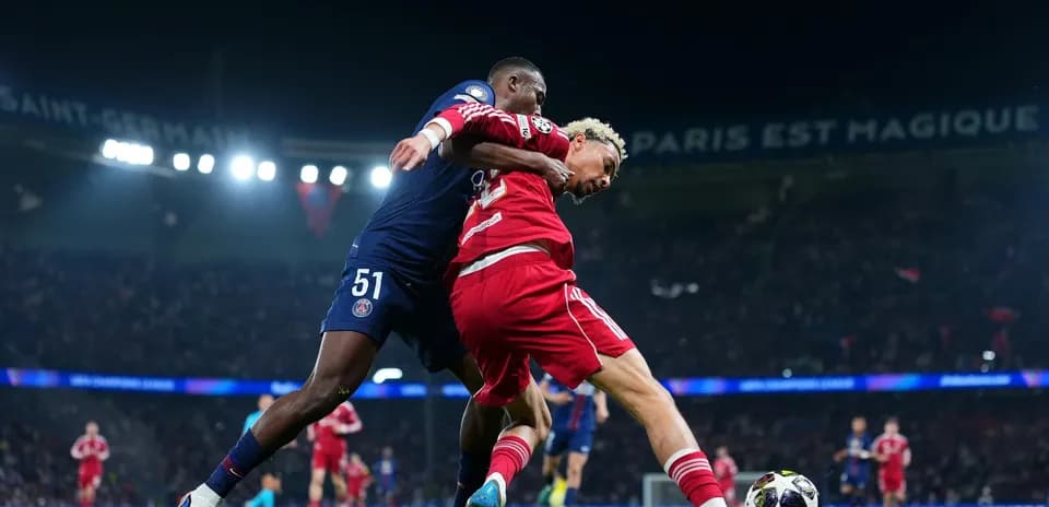 Player challenge during PSG vs Liverpool match