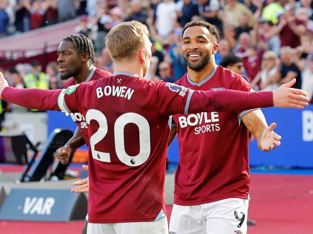 West Ham players celebrating a goal