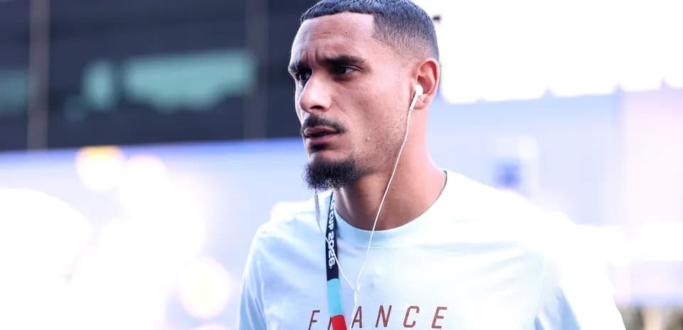 Player wearing earbuds, arriving at event venue