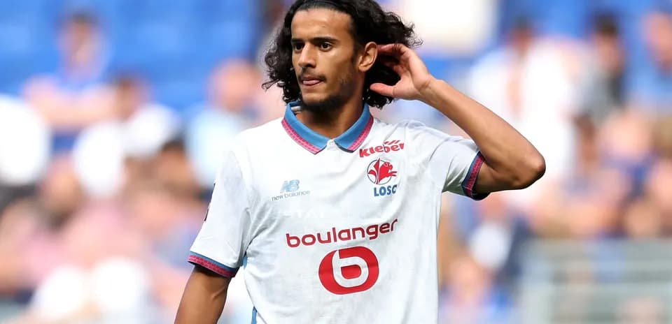 Player in LOSC Lille jersey during match action