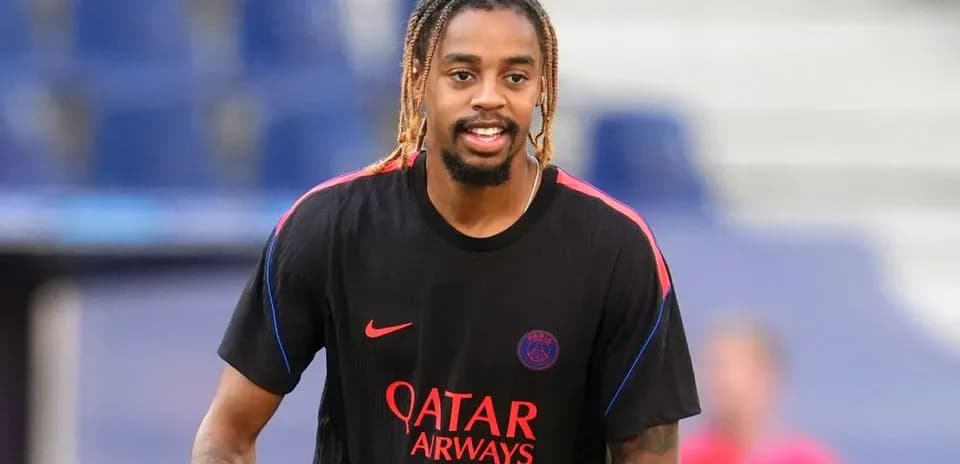 Player warming up in PSG training kit