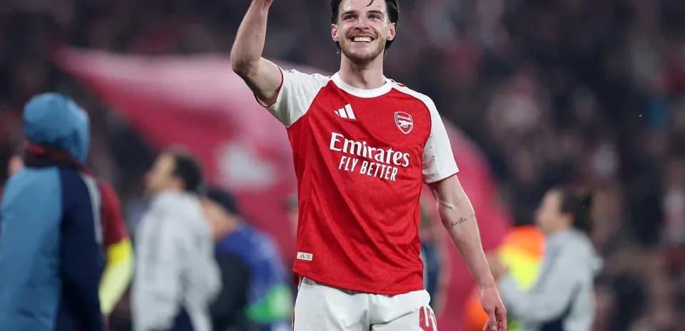 Player celebrating victory in Arsenal jersey