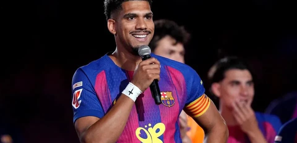 Player speaking into microphone during team event