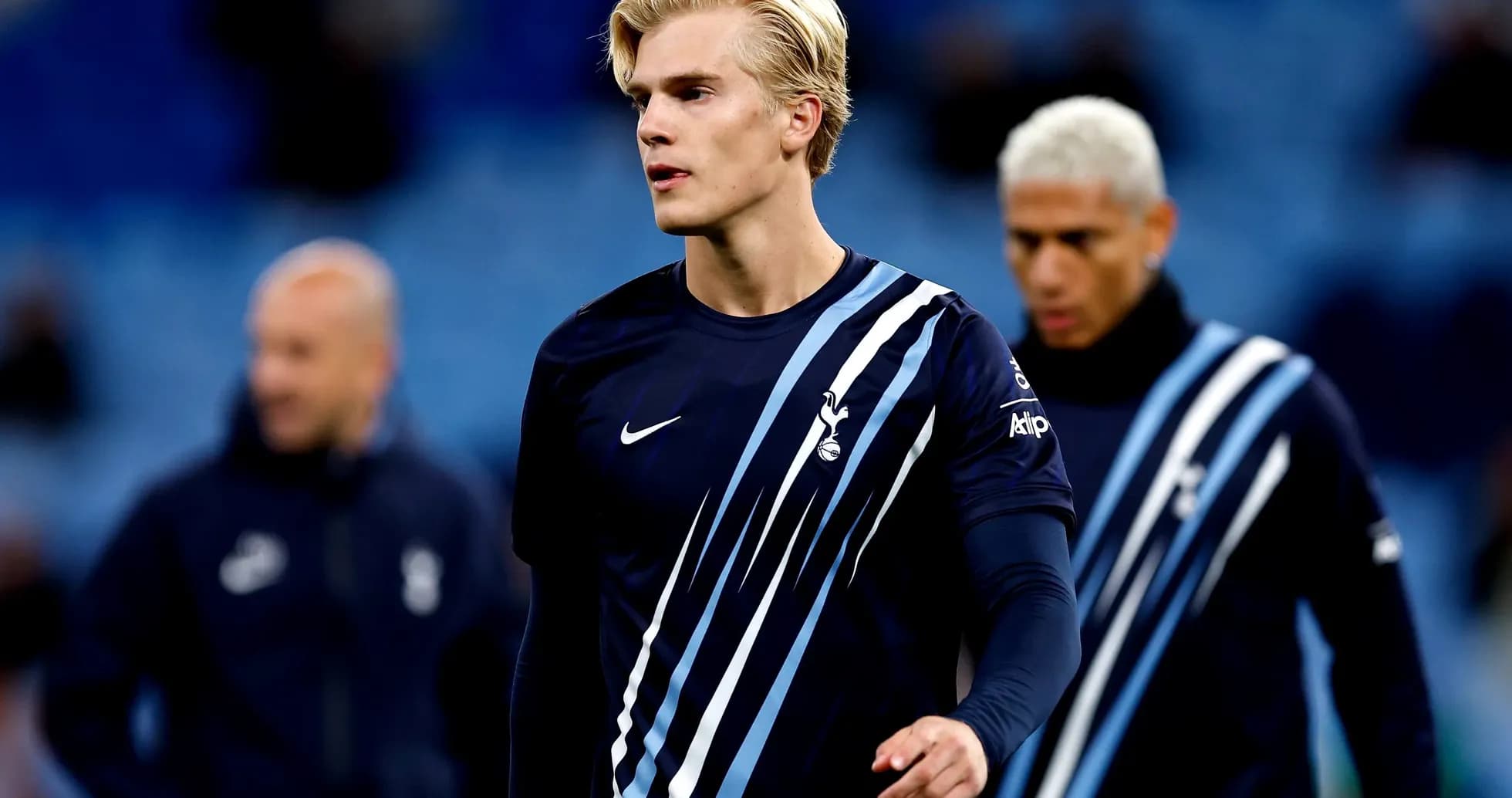 Player in Tottenham kit walking on the pitch