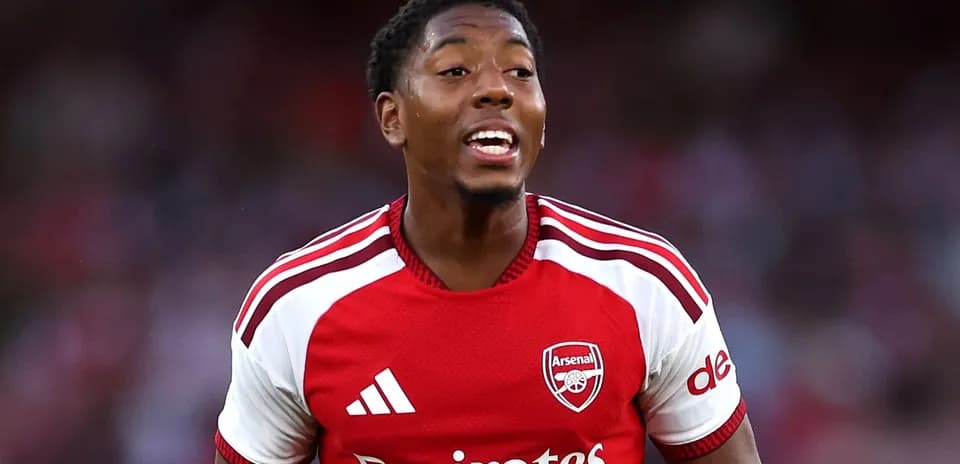 Player celebrating during match wearing Arsenal jersey