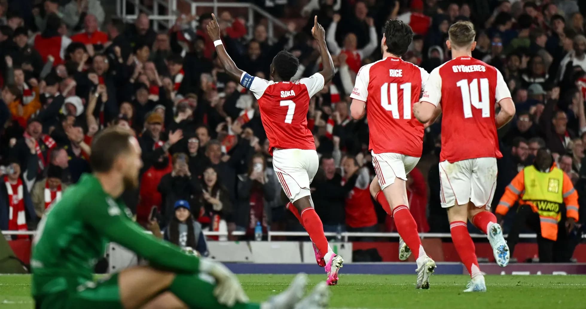 Saka celebrating goal with teammates during match