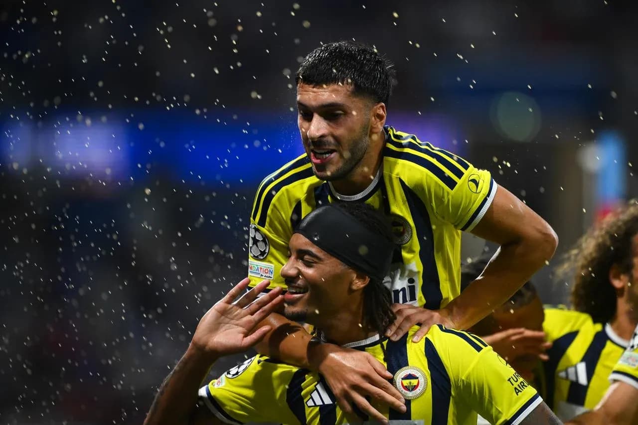 Fenerbahçe players celebrating a goal