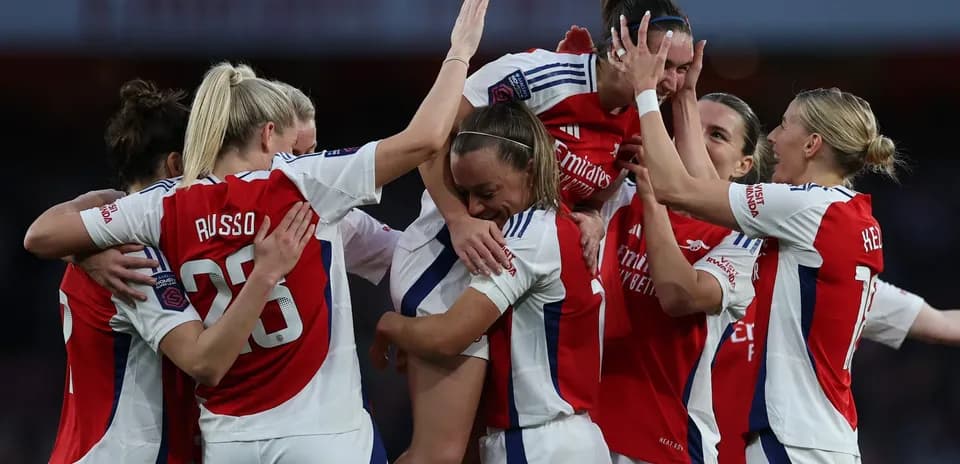 Arsenal W players celebrating a goal