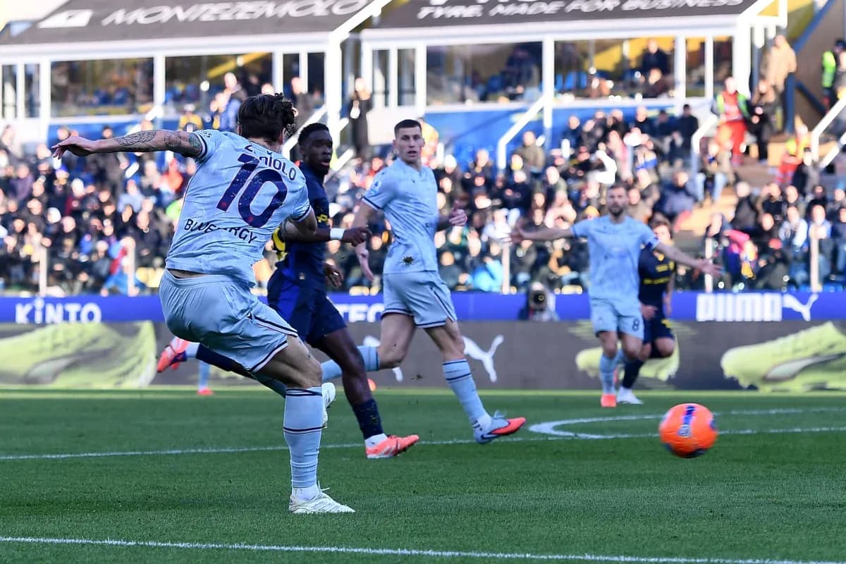Player taking a shot during Udinese vs Parma match