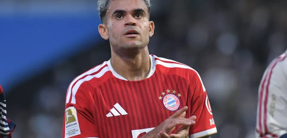 Player in Bayern Munich kit looking up during match