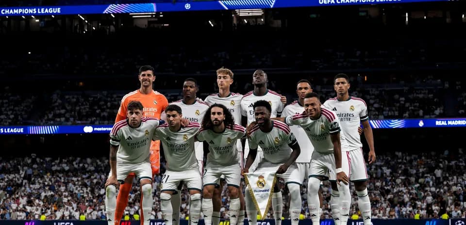 Real Madrid squad posing before UEFA Champions League match