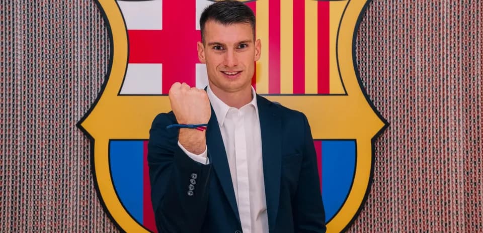 Player posing with clenched fist at FC Barcelona logo