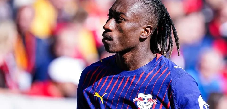 Player wearing RB Leipzig jersey on the pitch