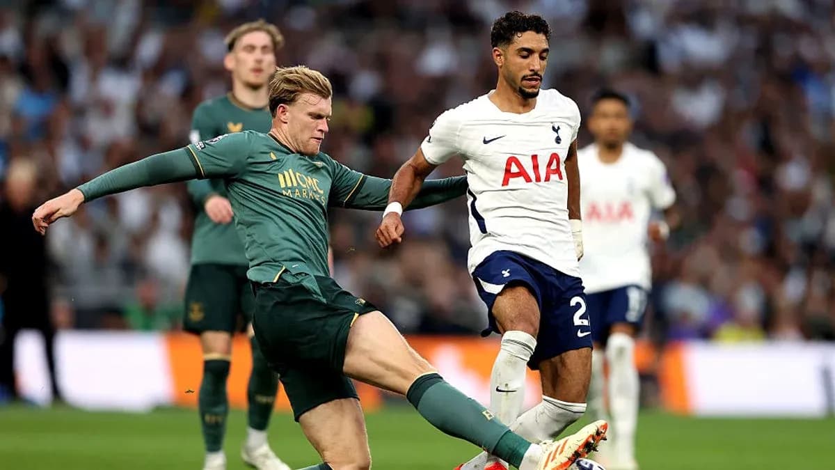 Player from Tottenham evading a tackle during match