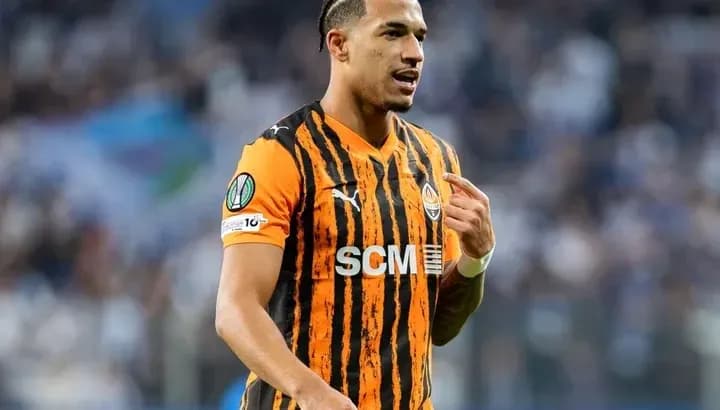 Player in Shakhtar Donetsk jersey during match