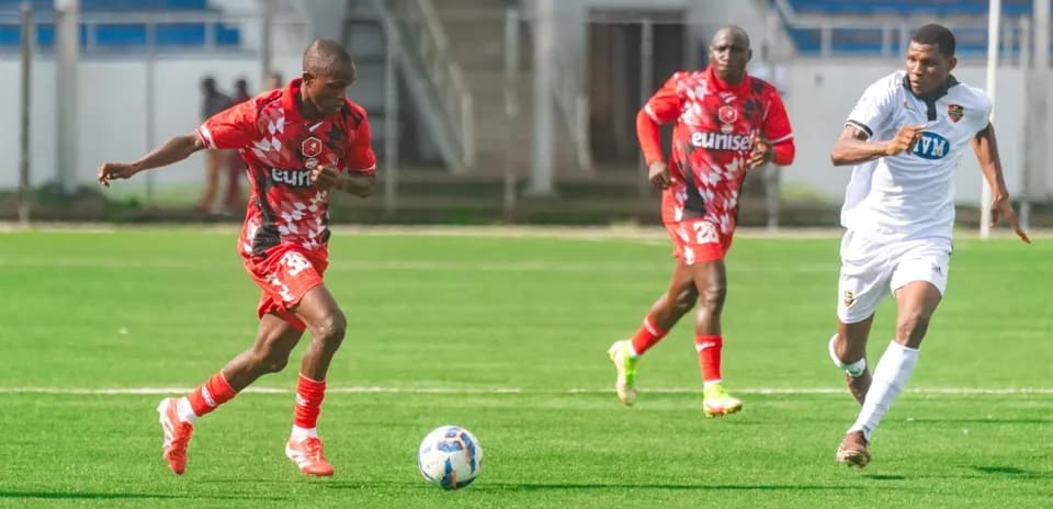 Kano Pillars player dribbling against Doma United