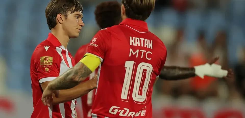 FK Crvena Zvezda players celebrating on the pitch