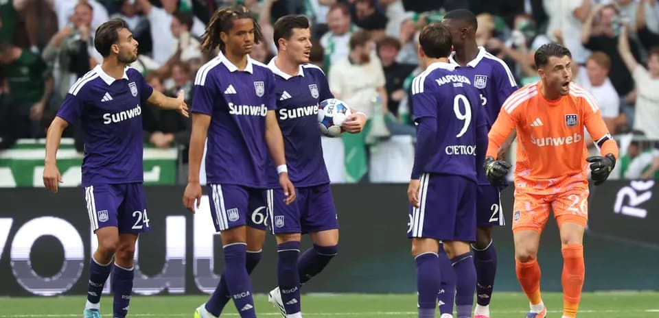 Anderlecht players celebrating during Europa League match