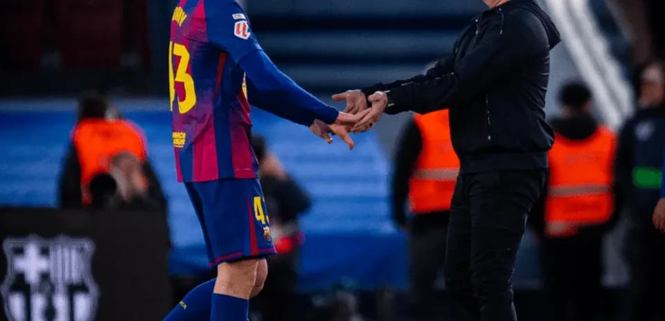 Player shaking hands with coach on the sideline