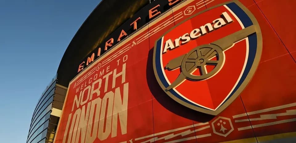 Arsenal logo and welcome sign at Emirates Stadium