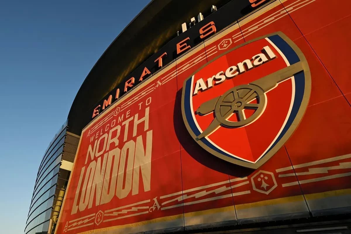 Arsenal logo and welcome sign at Emirates Stadium