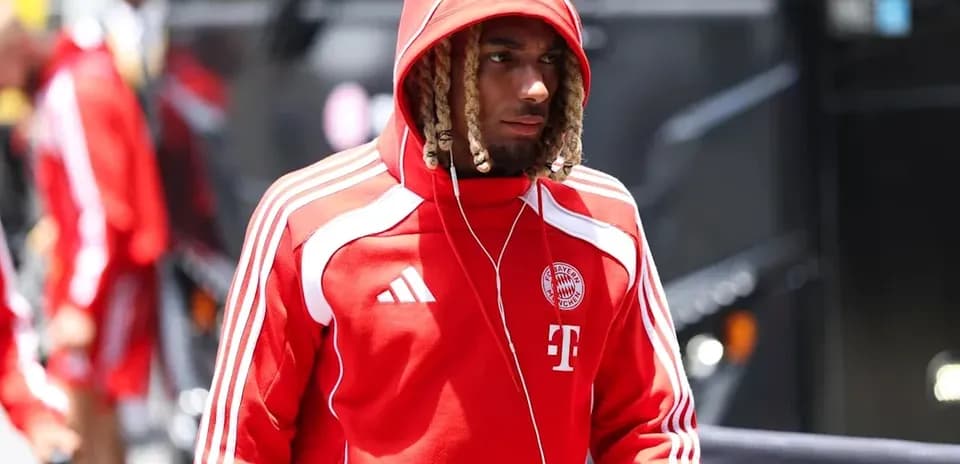 Player walking in red Bayern Munich tracksuit