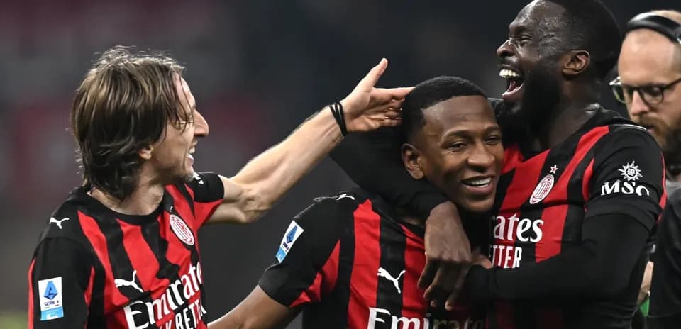 AC Milan players celebrating a goal