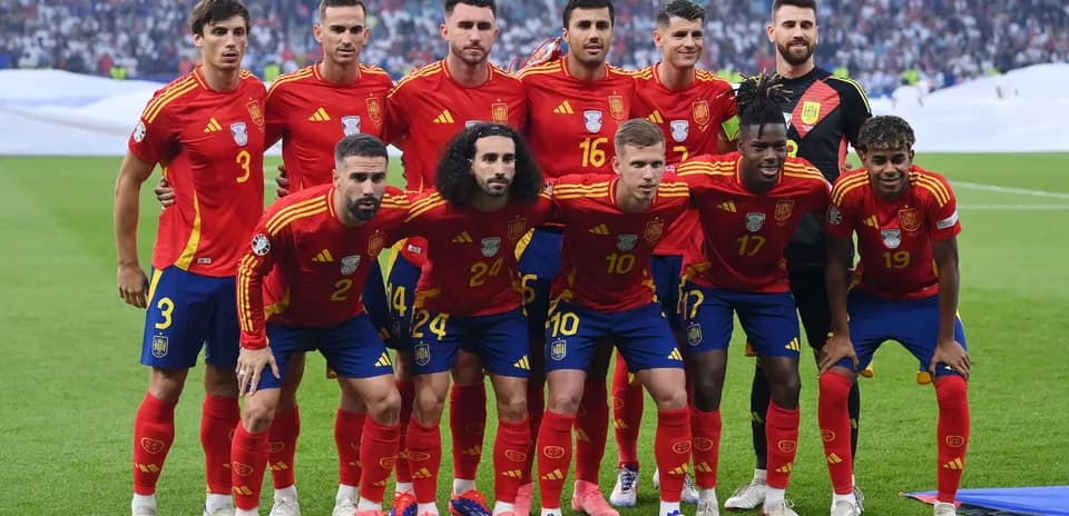 Spain national football team posing before a match