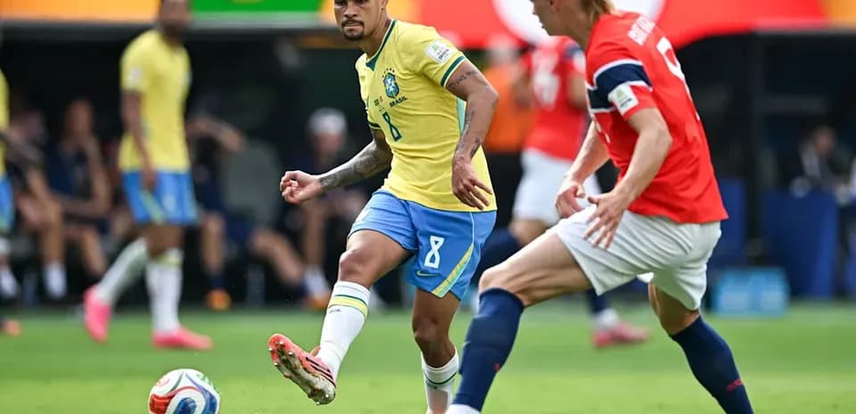 Brazilian player dribbling past opponent in match